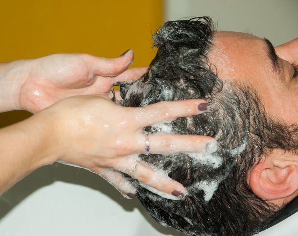 Ako vybrať šampón proti vypadávaniu vlasov
