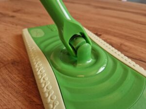 Swiffer Sweeper na podlahy - otočný kĺb o 360 stupňov