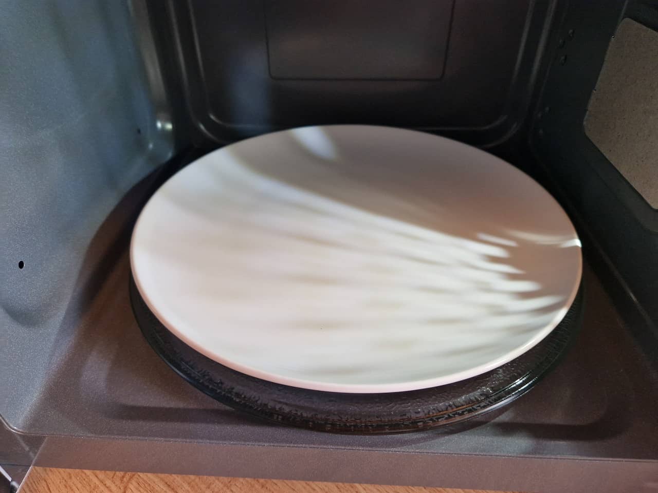 Mikrovlnka MORA MT 423 S – 12