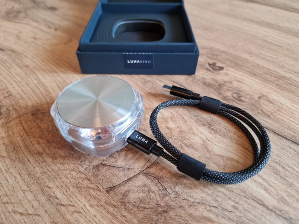 Luna Ring 2.0 obsah balenia, s nabíjacím káblom