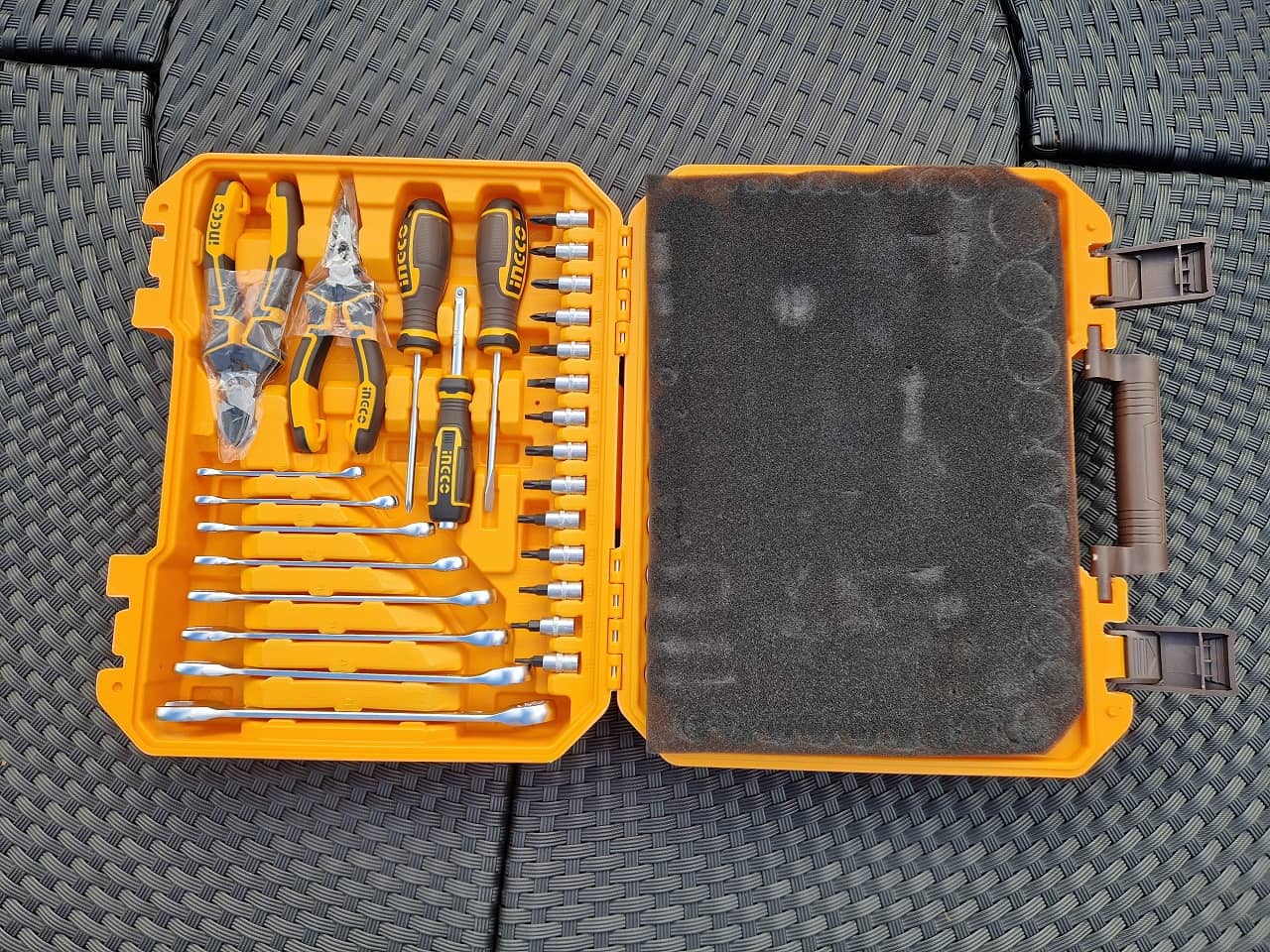 100-dielna gola sada INGCO - kufor